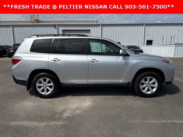 2013 Toyota Highlander Base photo 2