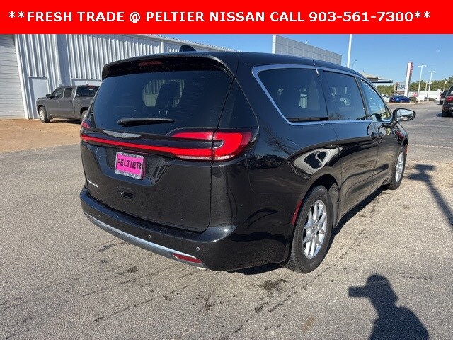 2023 Chrysler Pacifica Touring L photo 4