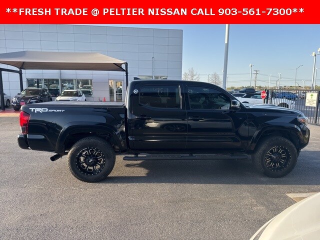 2019 Toyota Tacoma TRD Sport photo 3