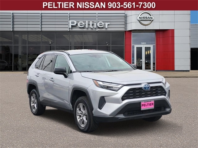 2024 Toyota RAV4 LE's photo