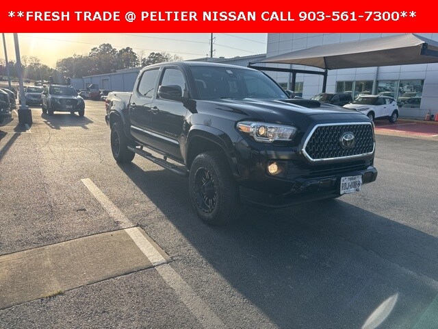 2019 Toyota Tacoma TRD Sport photo 2