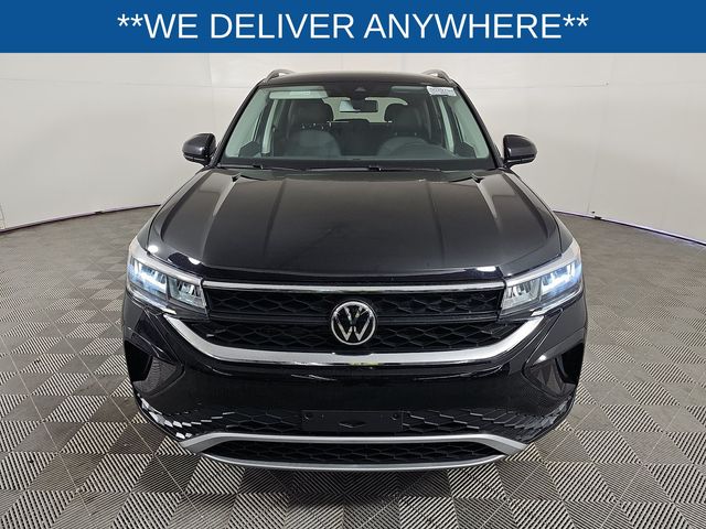 2022 Volkswagen Taos SE photo 2