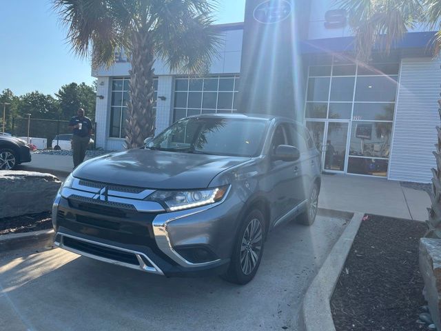 2020 Mitsubishi Outlander SE photo 2