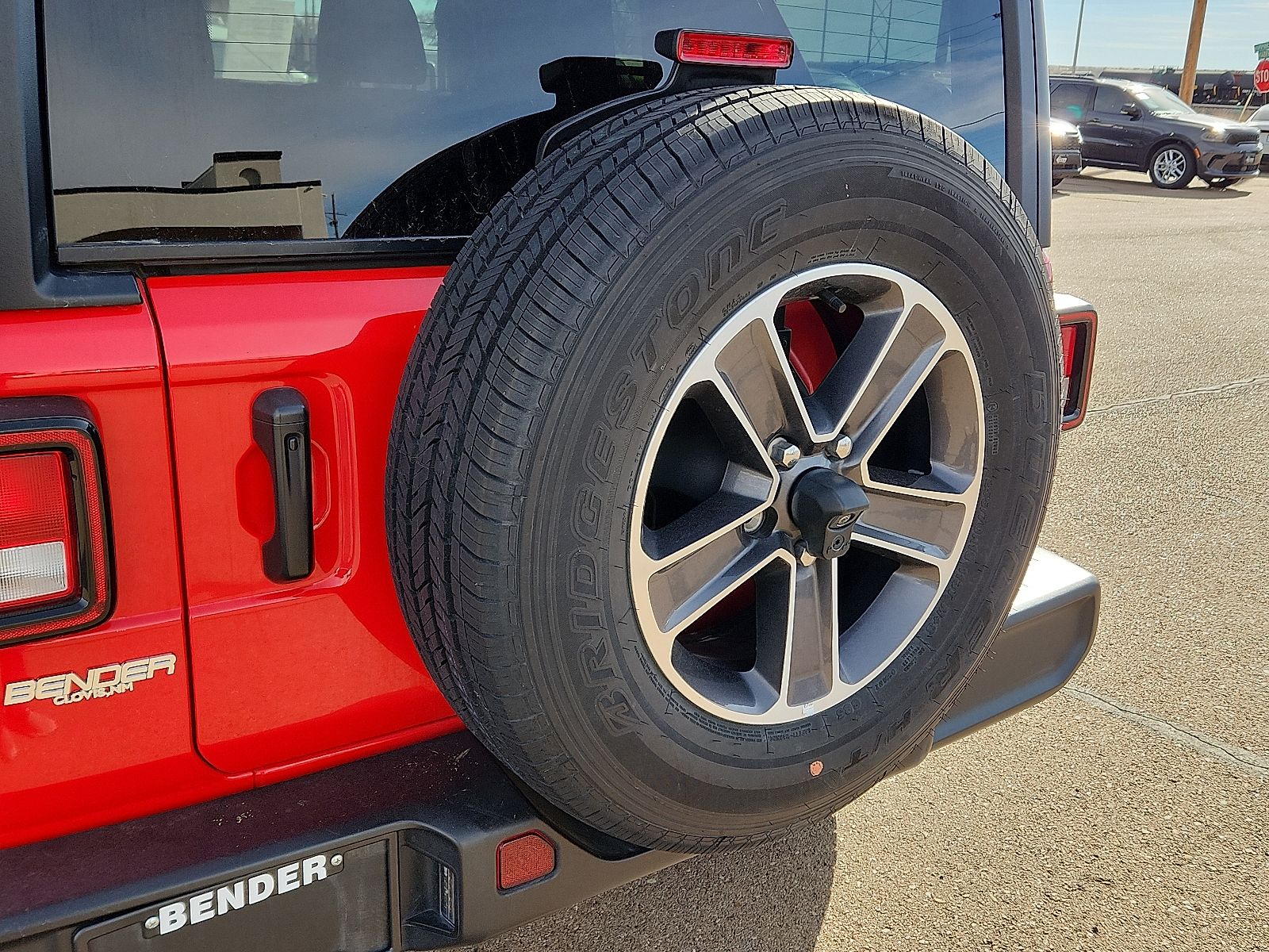 2023 Jeep Wrangler 4-Door Sahara - Photo 8