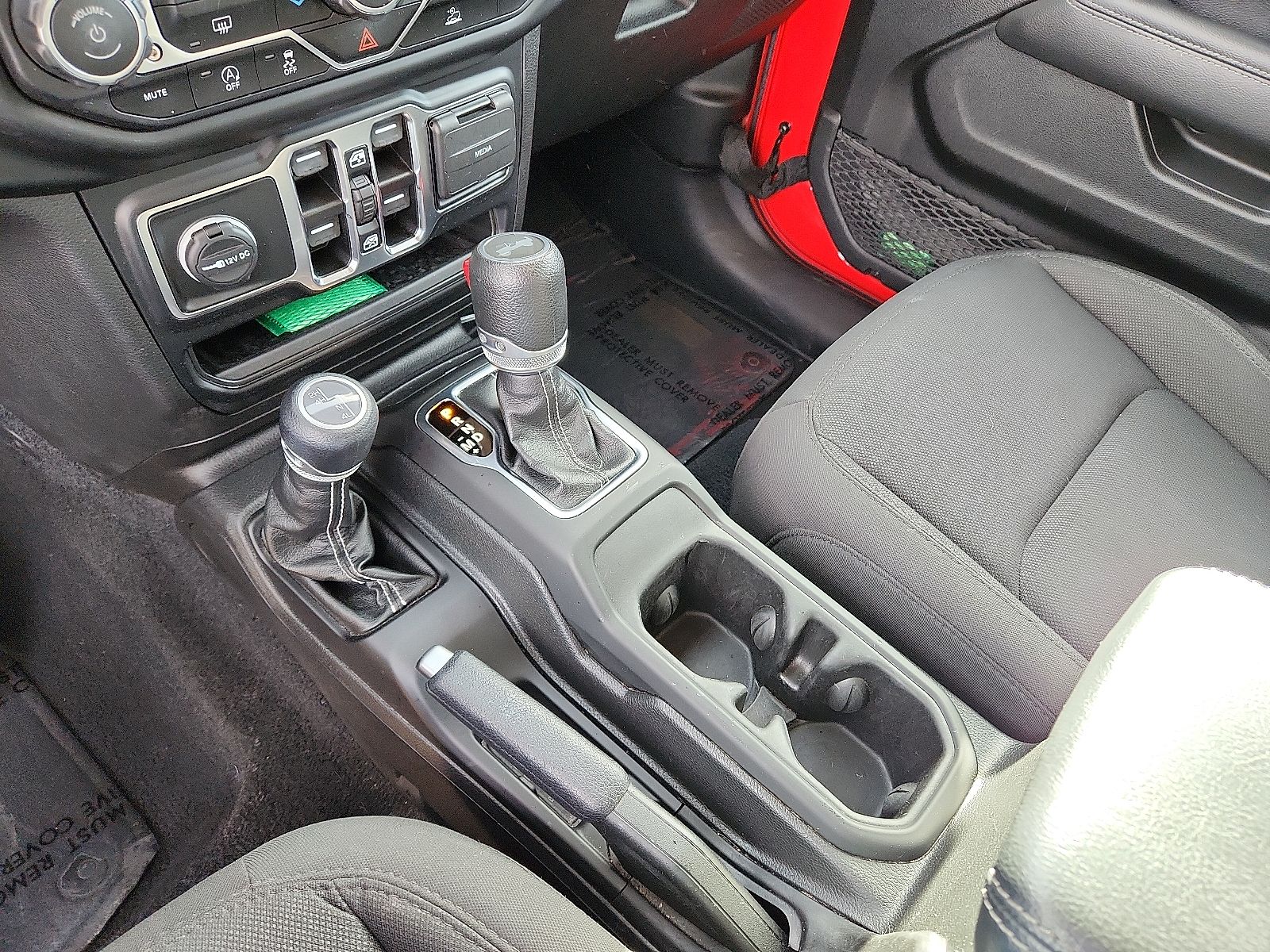 2023 Jeep Wrangler 4-Door Sahara - Photo 19