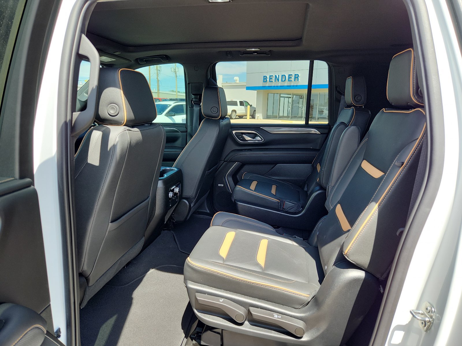 2023 GMC Yukon XL AT4 - Photo 8