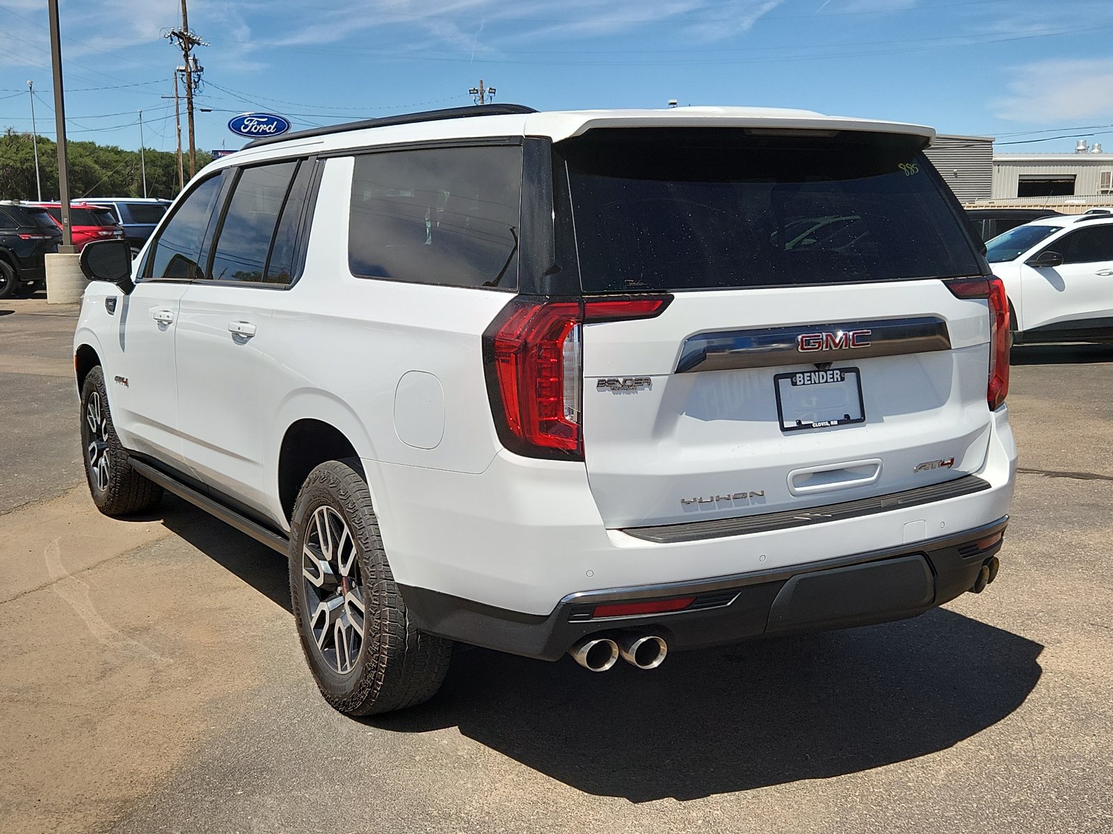 2023 GMC Yukon XL AT4 - Photo 3