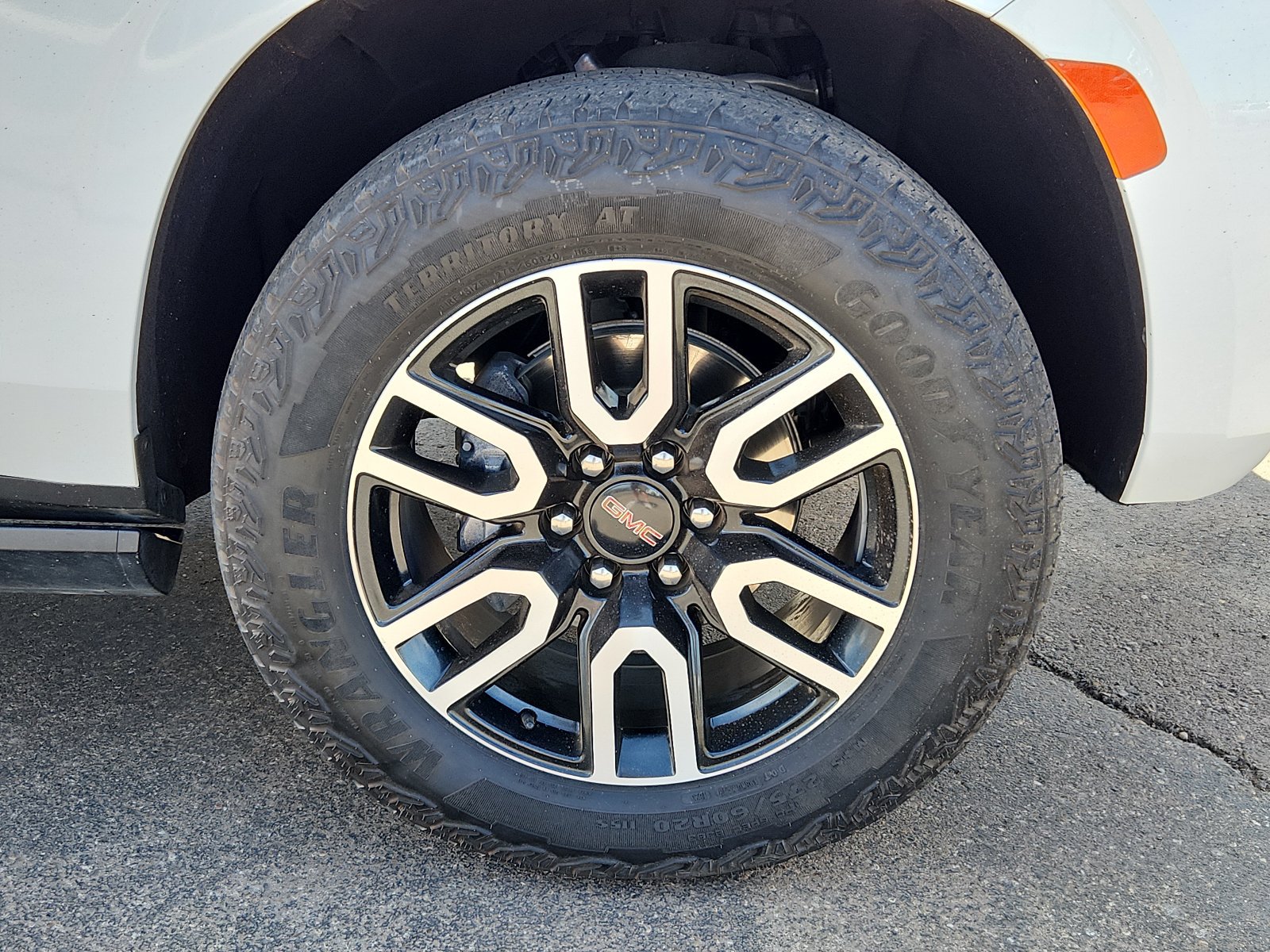 2023 GMC Yukon XL AT4 - Photo 6