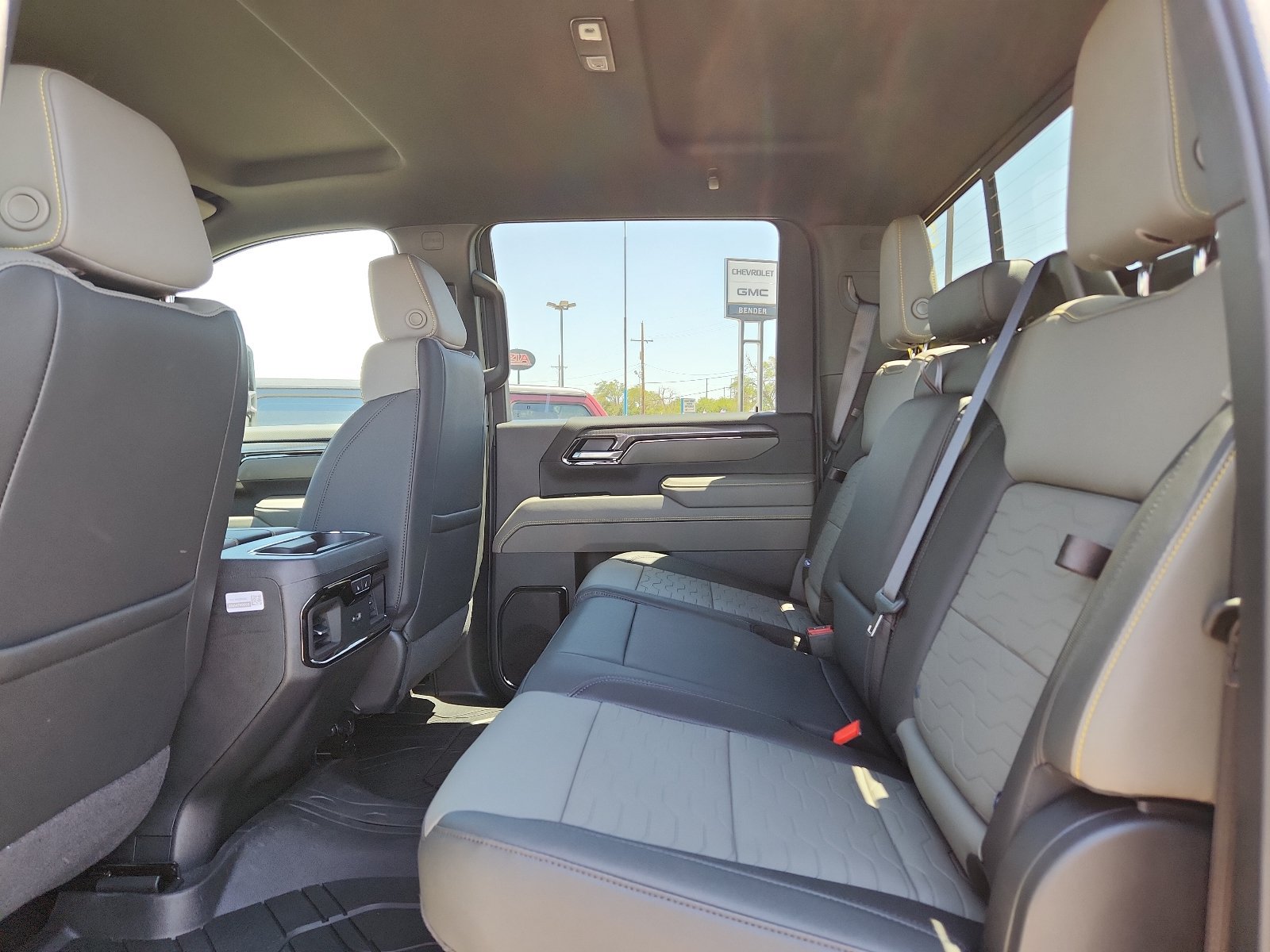 2026 Chevrolet Silverado 2500 HD ZR2 - Photo 8