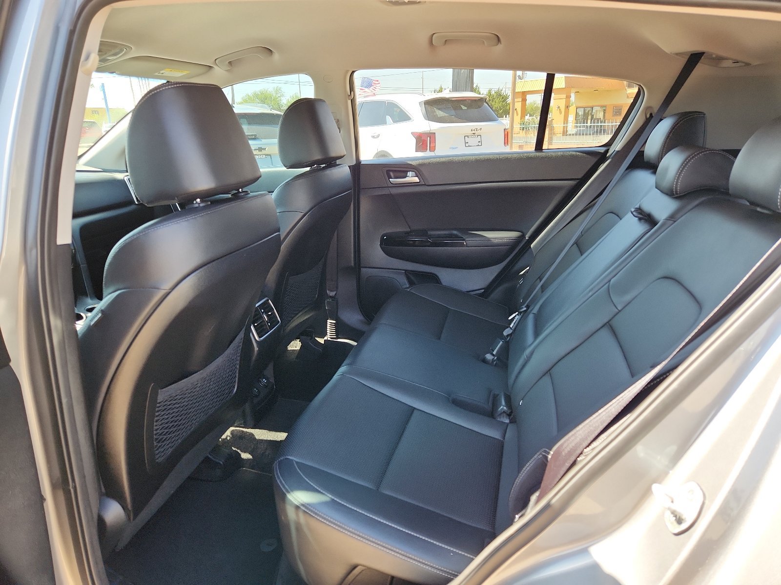 2021 Kia Sportage EX - Photo 8