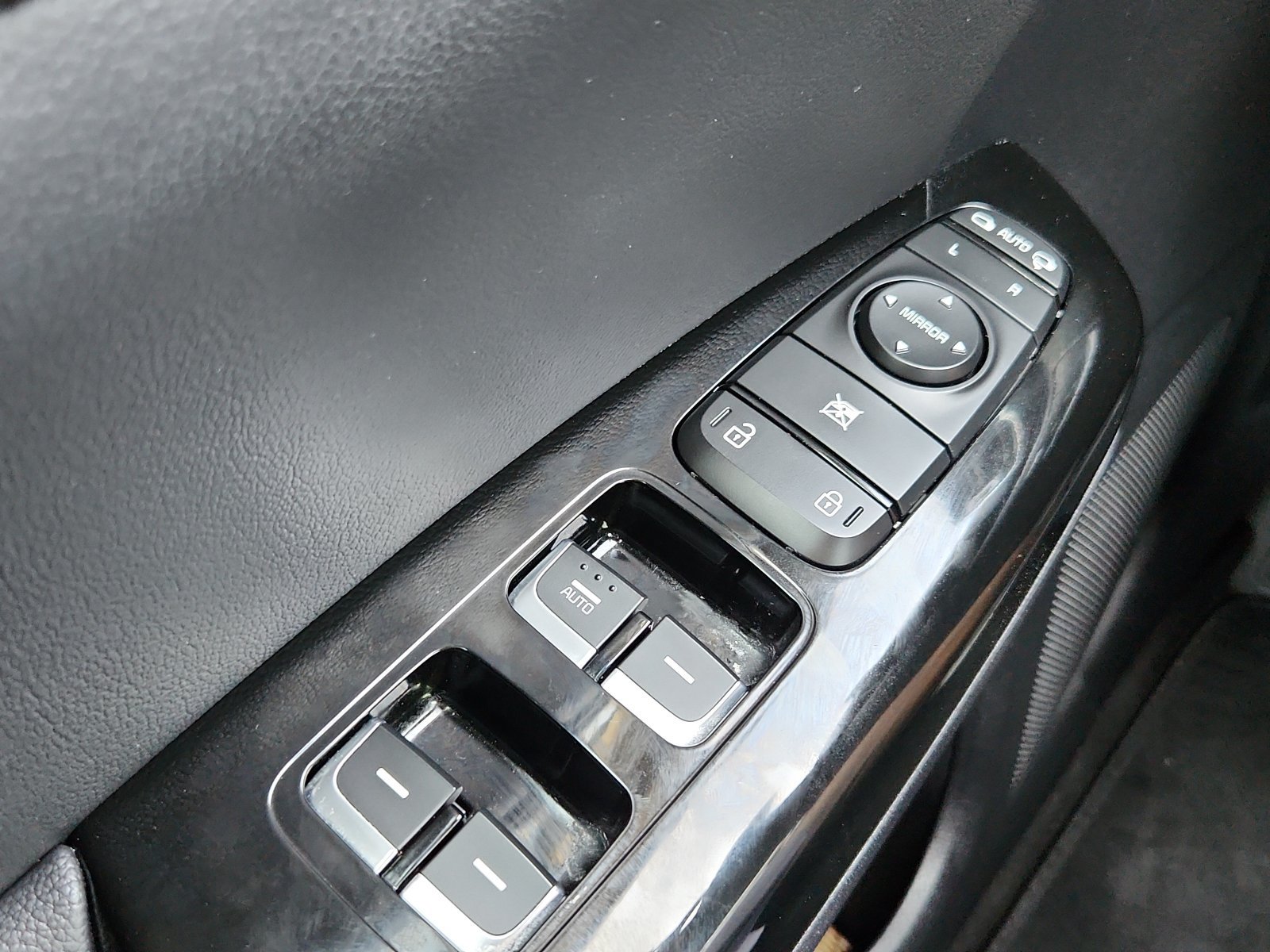 2021 Kia Sportage EX - Photo 19