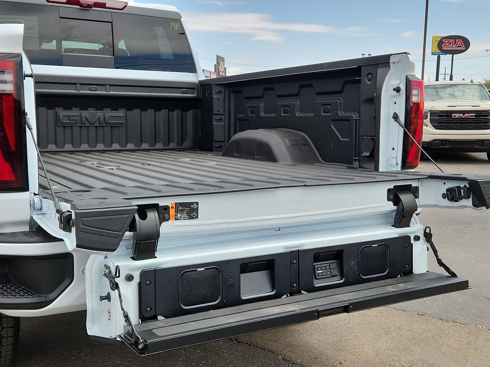 2026 GMC Sierra 2500HD Denali Ultimate - Photo 9