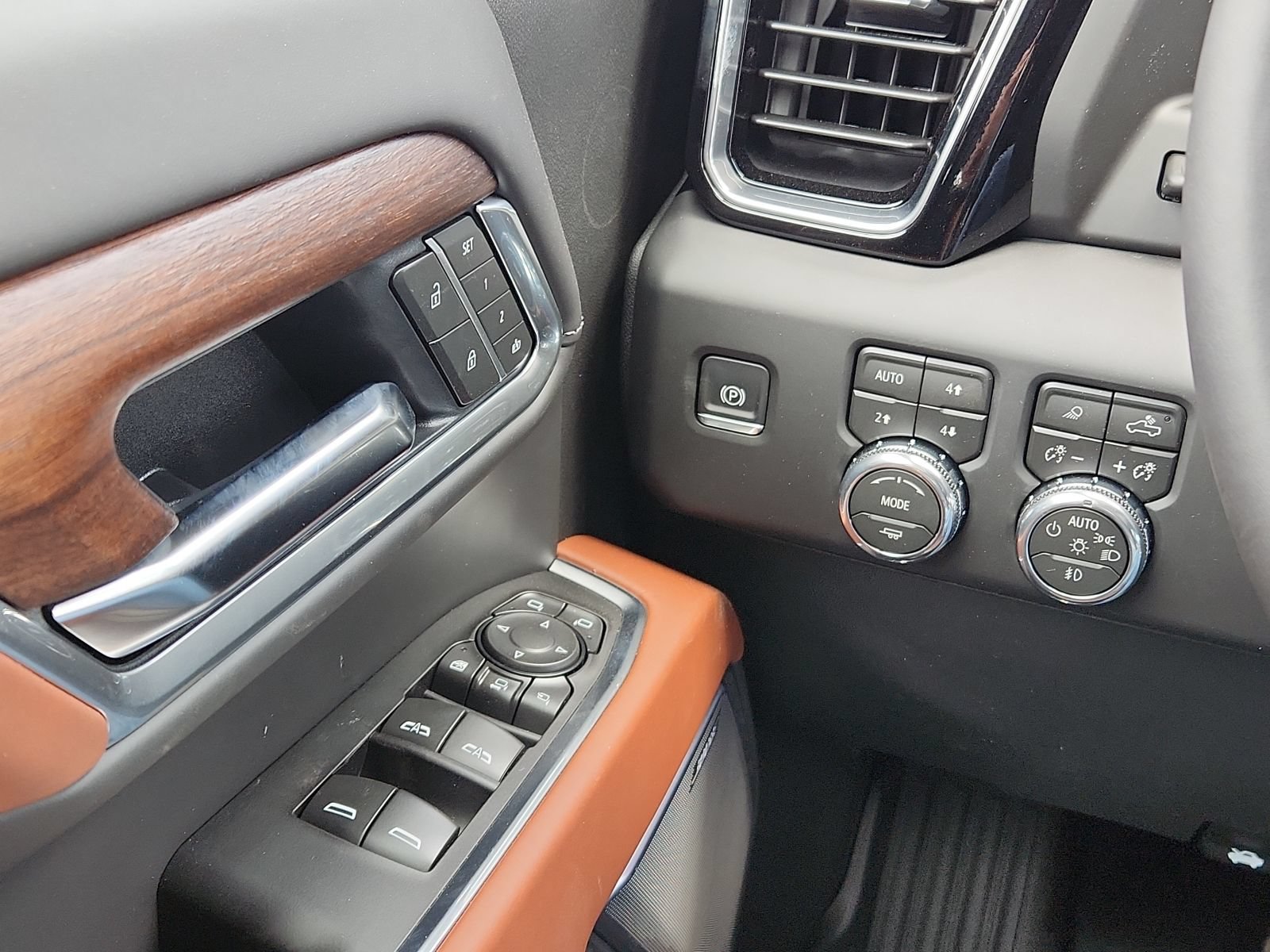 2026 GMC Sierra 2500HD Denali Ultimate - Photo 17