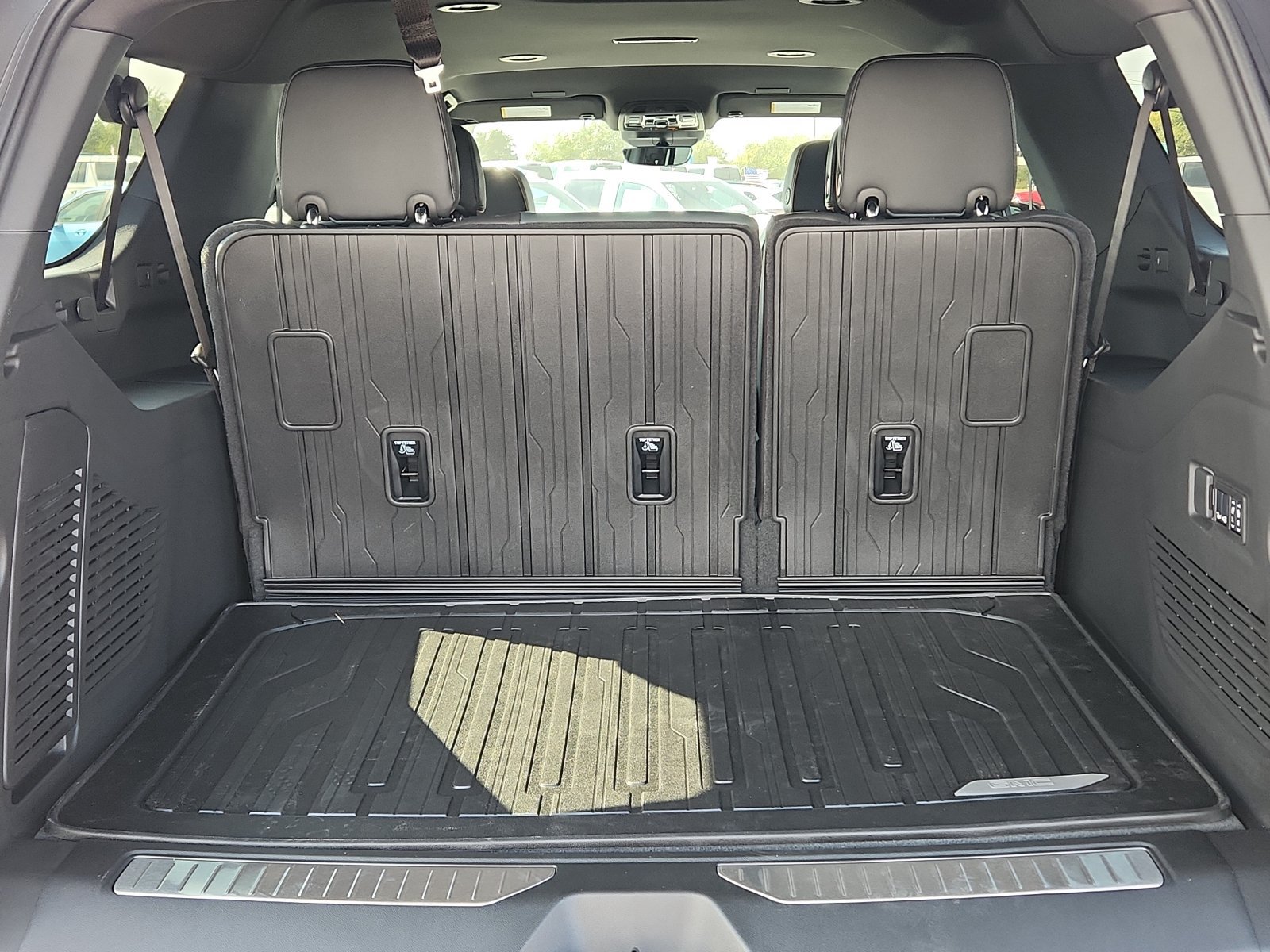 2027 GMC Yukon XL AT4 - Photo 9