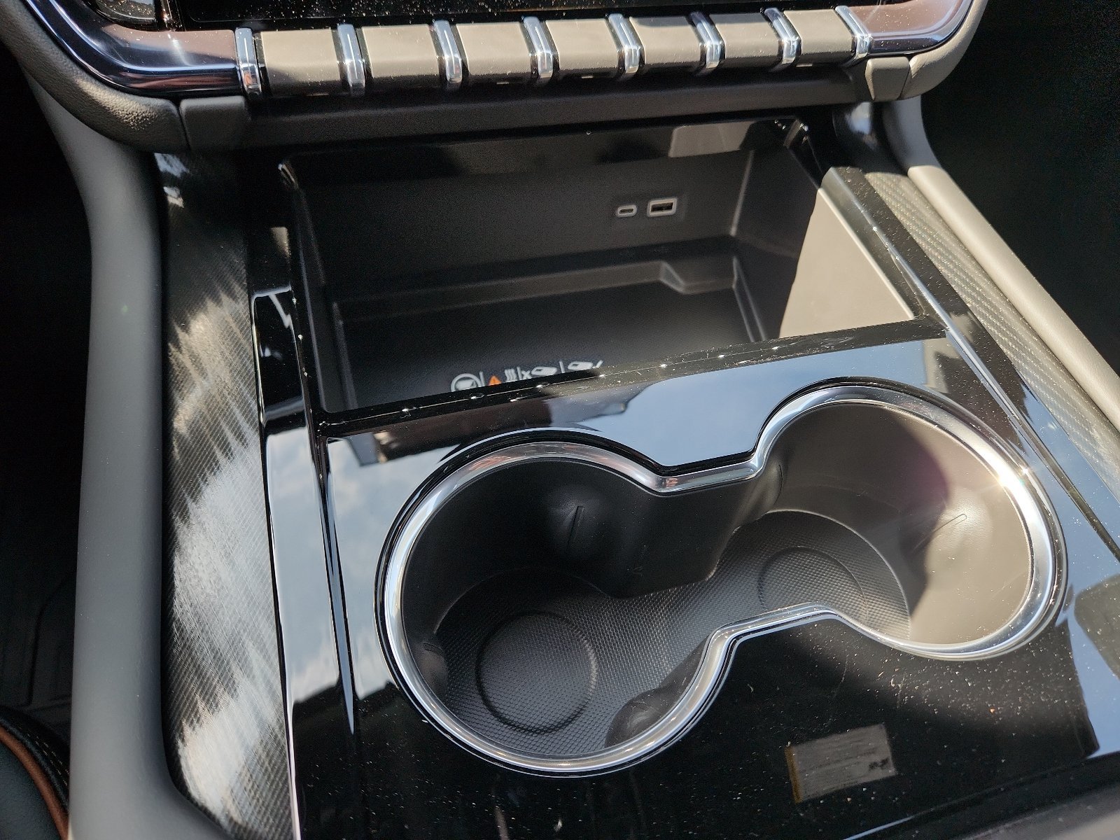 2027 GMC Yukon XL AT4 - Photo 17