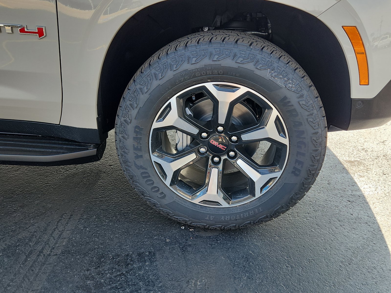 2027 GMC Yukon XL AT4 - Photo 7