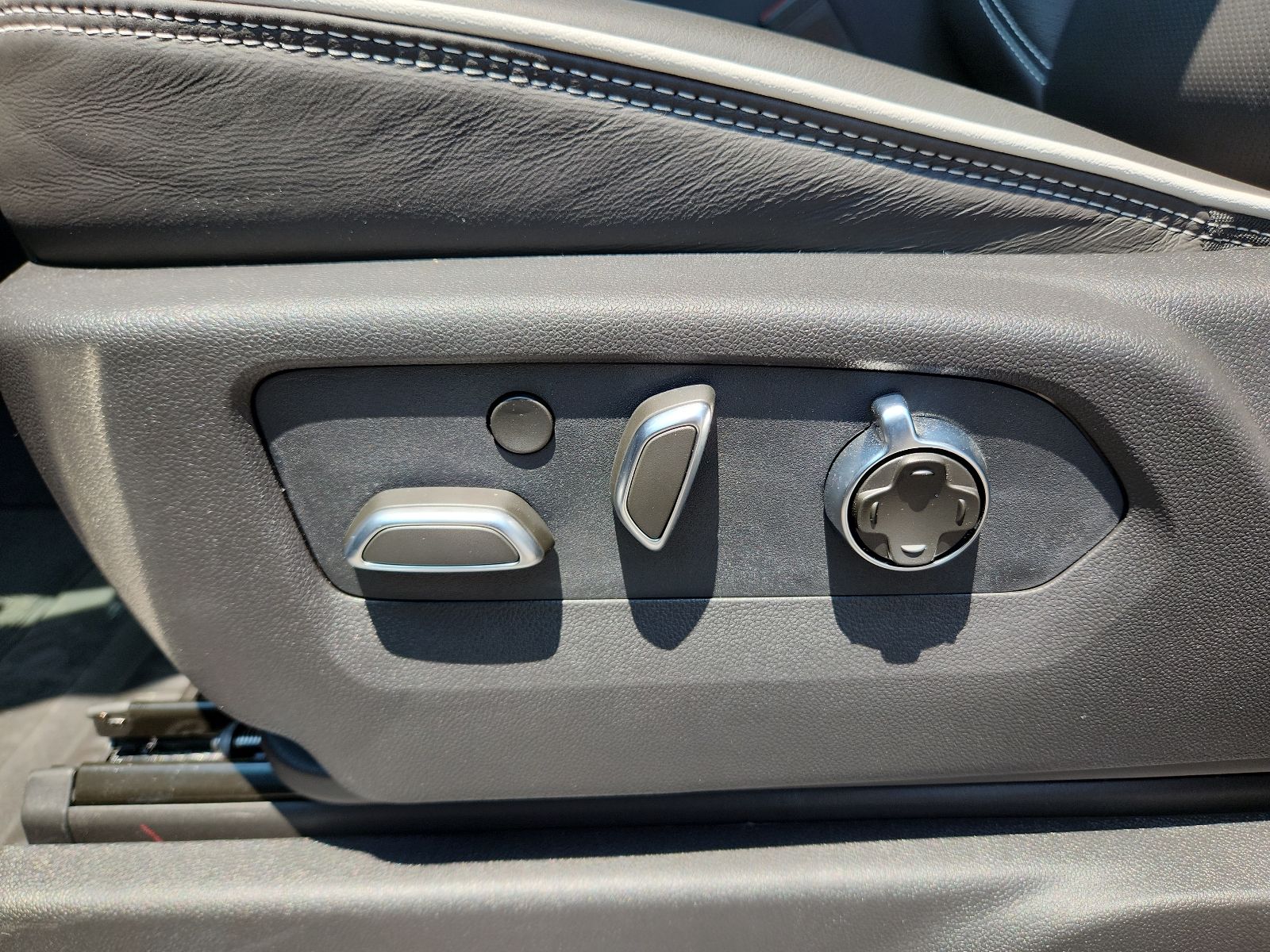 2026 GMC Sierra 1500 AT4X - Photo 12