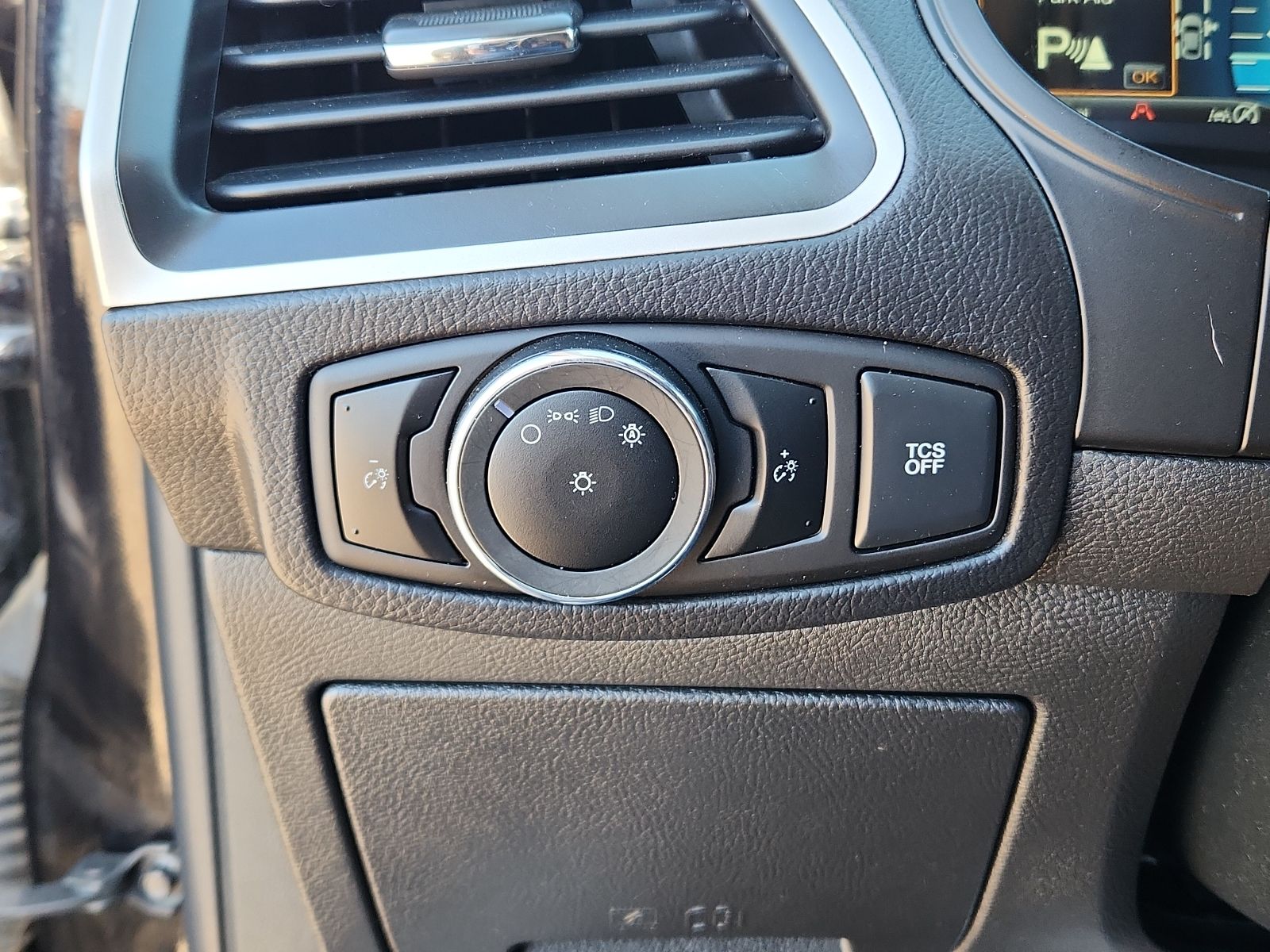 2024 Ford Edge SEL - Photo 17