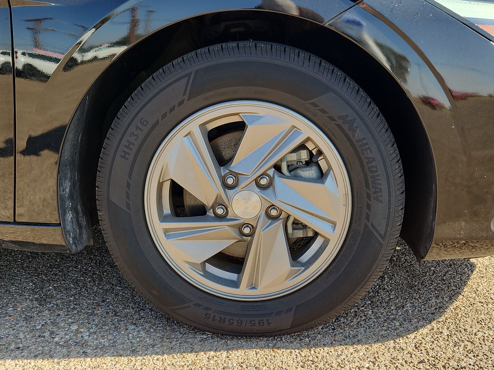2025 Hyundai Elantra SE - Photo 6
