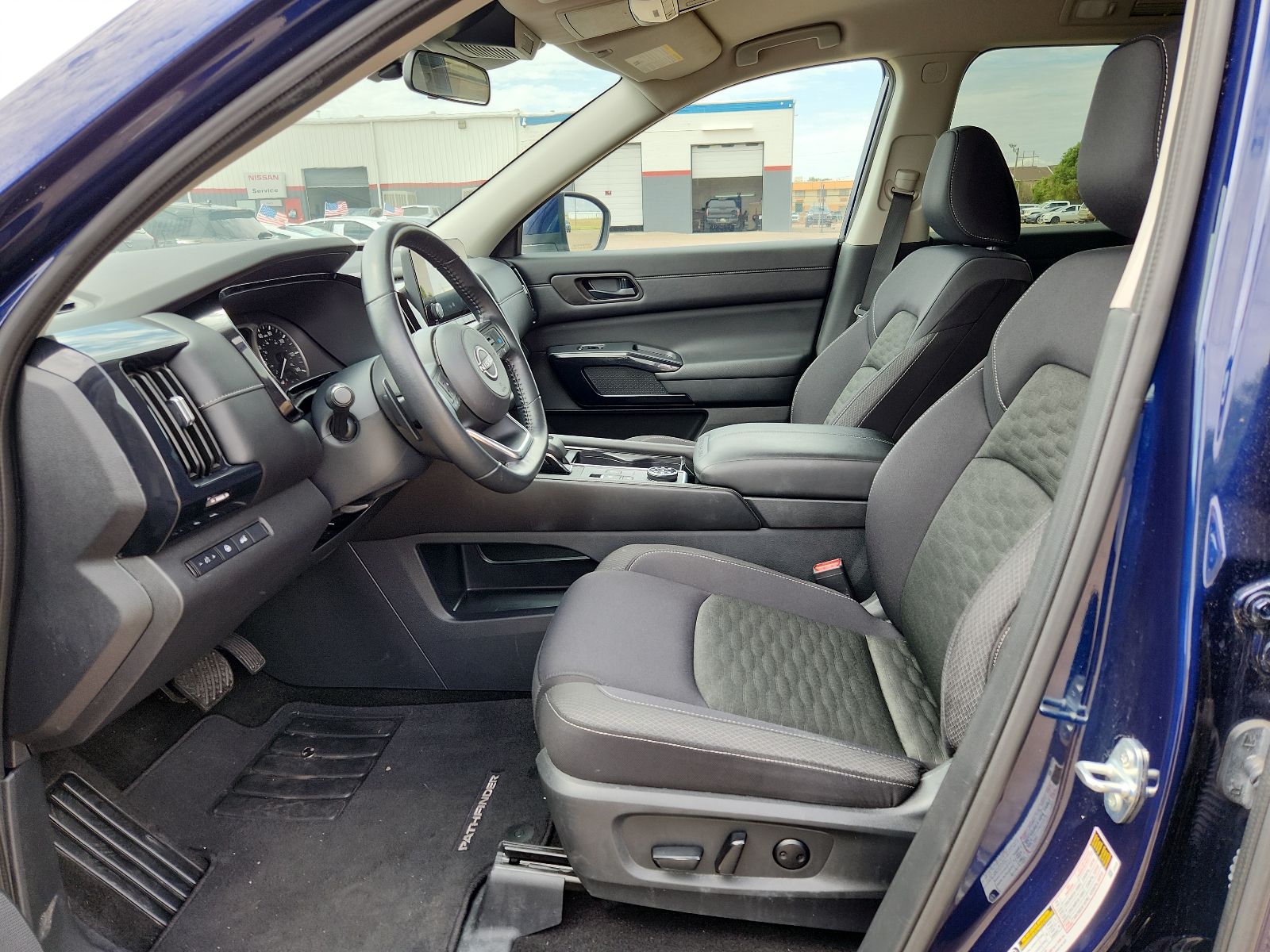 2025 Nissan Pathfinder SV - Photo 11