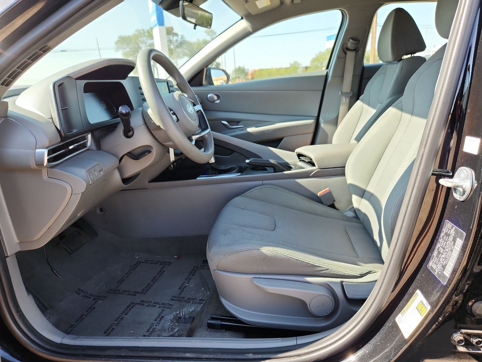 2025 Hyundai Elantra SE - Photo 10