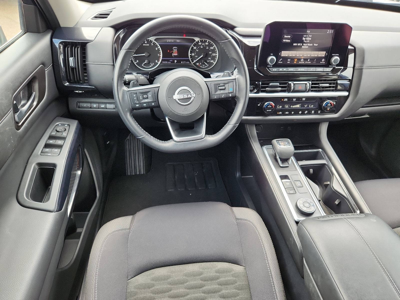 2025 Nissan Pathfinder SV - Photo 10