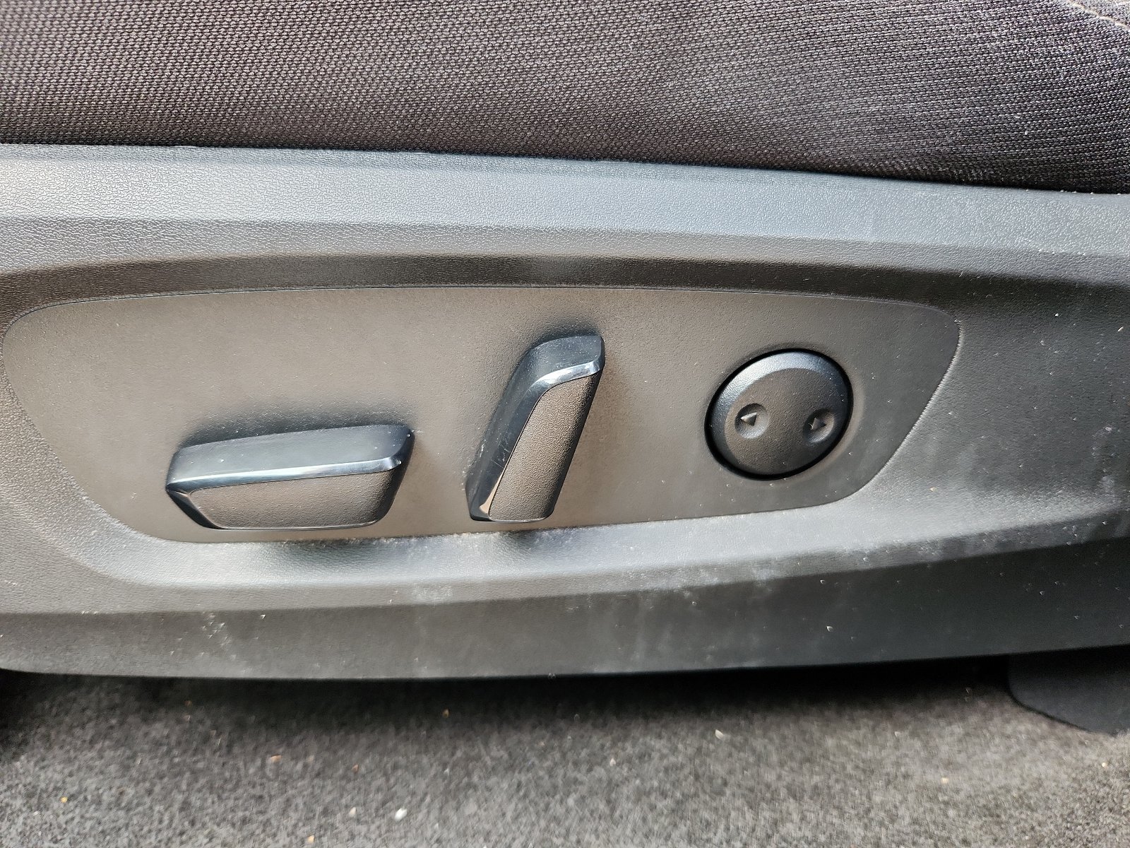 2025 Nissan Pathfinder SV - Photo 13