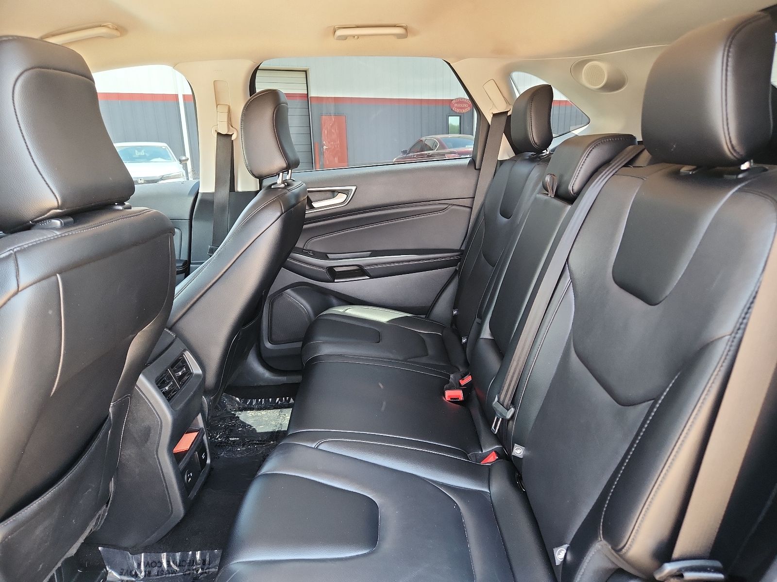 2022 Ford Edge Titanium - Photo 8