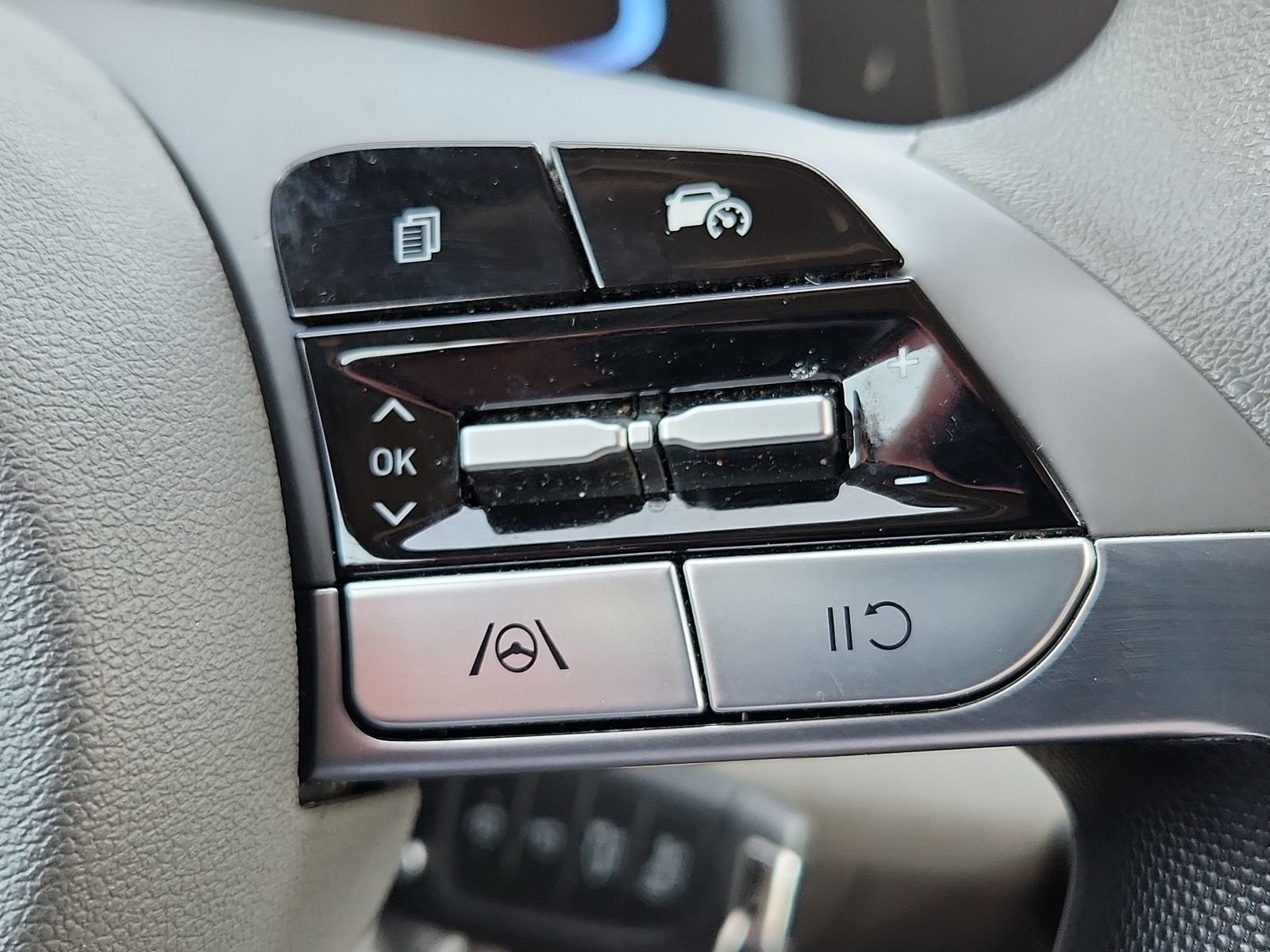 2025 Hyundai Elantra SE - Photo 15