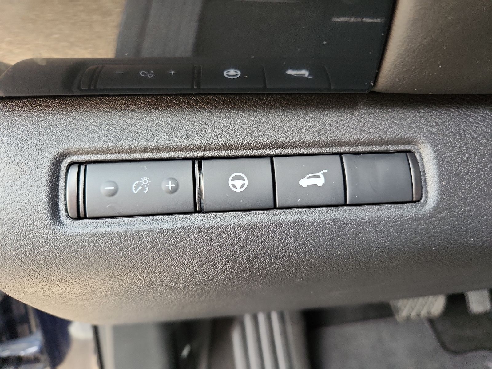 2025 Nissan Pathfinder SV - Photo 14