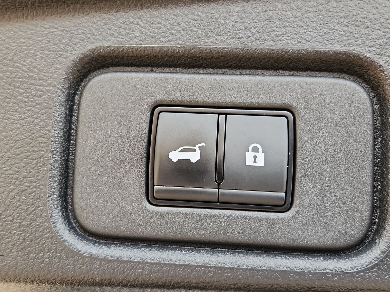 2025 Nissan Pathfinder SV - Photo 8