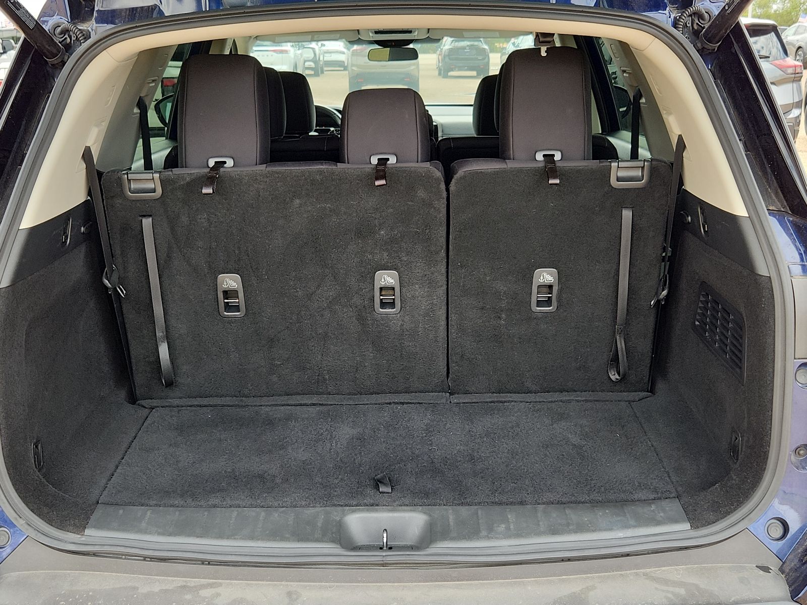 2025 Nissan Pathfinder SV - Photo 7