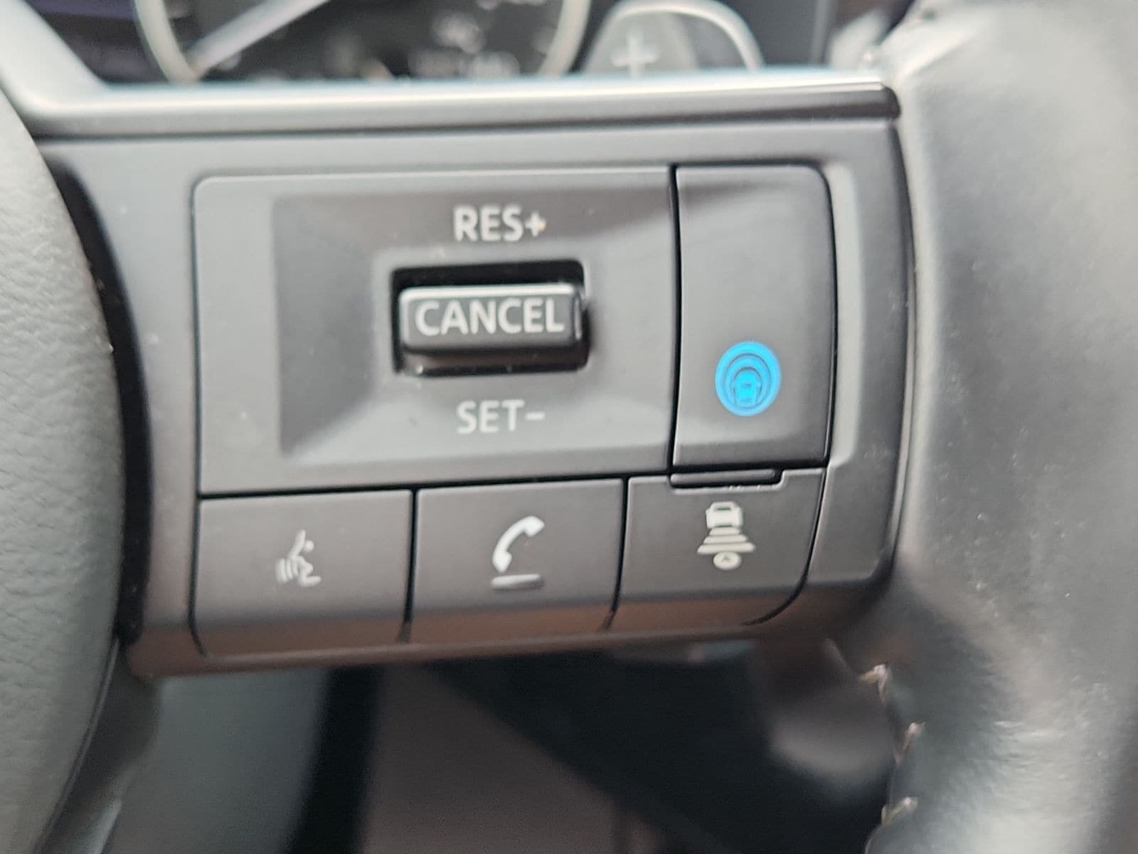2025 Nissan Pathfinder SV - Photo 17