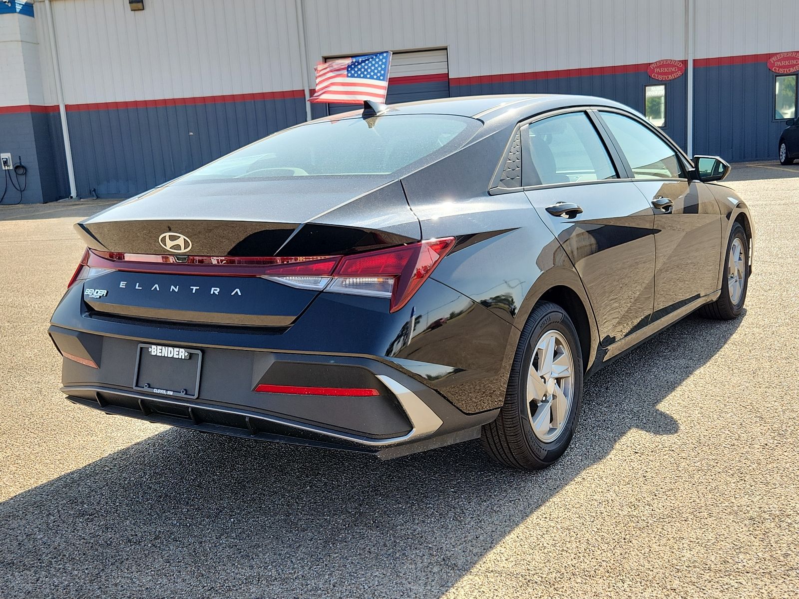 2025 Hyundai Elantra SE - Photo 4