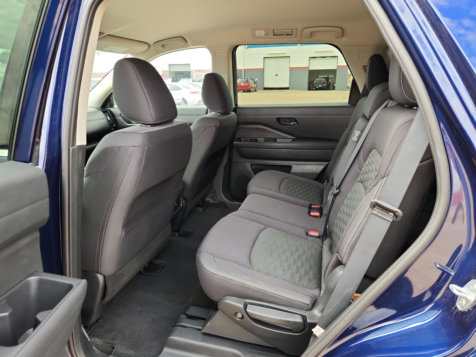 2025 Nissan Pathfinder SV - Photo 9