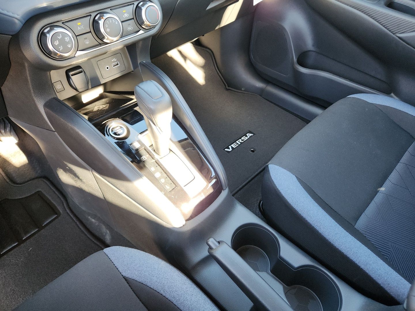 2025 Nissan Versa Sedan SV - Photo 17