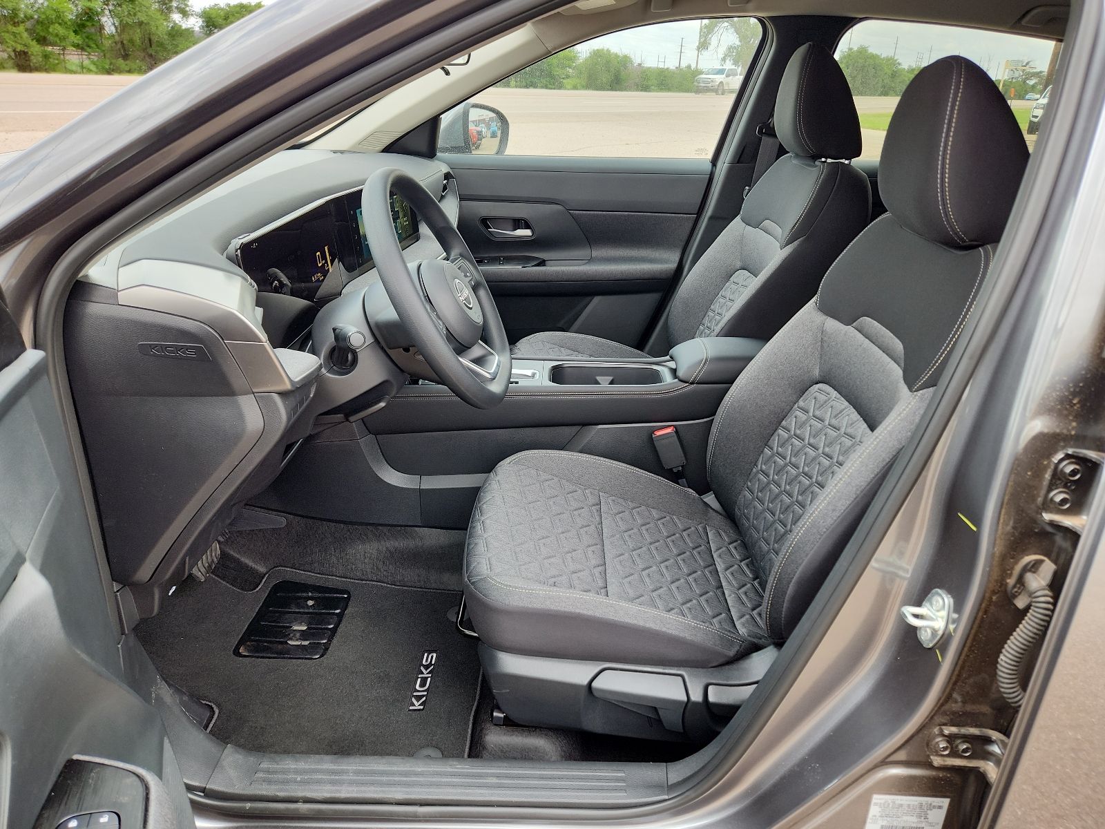 2025 Nissan Kicks SV AWD - Photo 11
