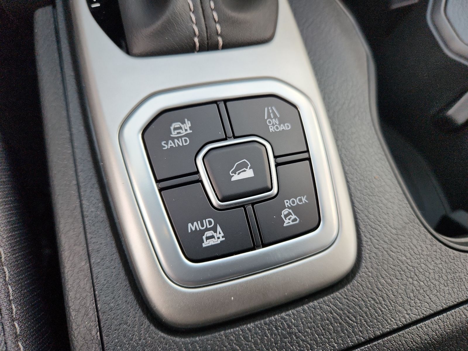 2026 Nissan Frontier SV - Photo 17