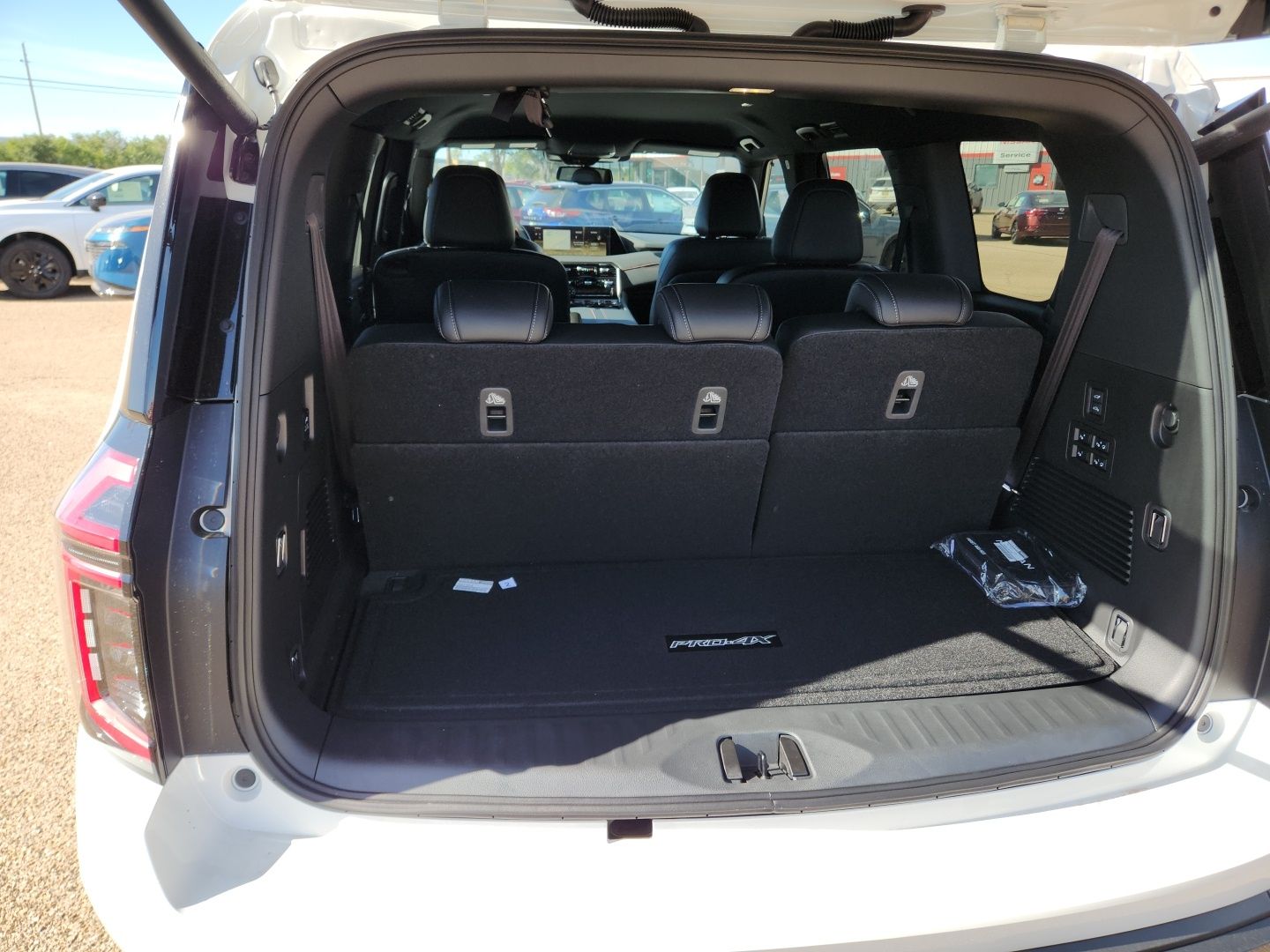 2026 Nissan Armada PRO-4X - Photo 8