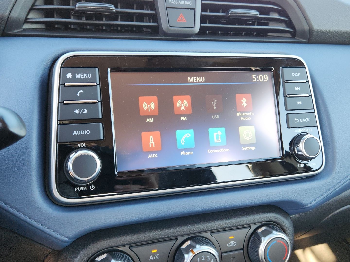 2025 Nissan Versa Sedan SV - Photo 14