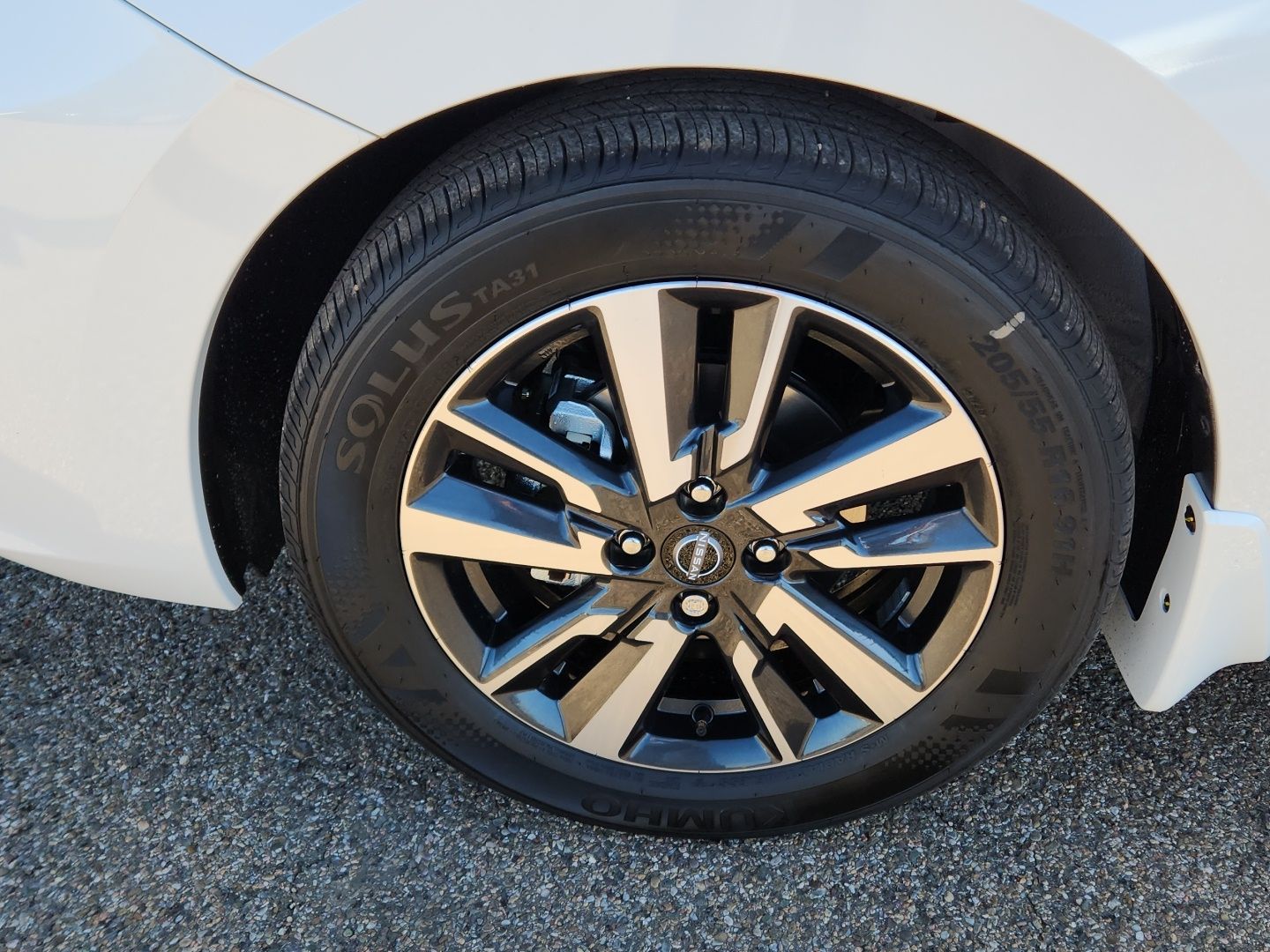 2025 Nissan Versa Sedan SV - Photo 7