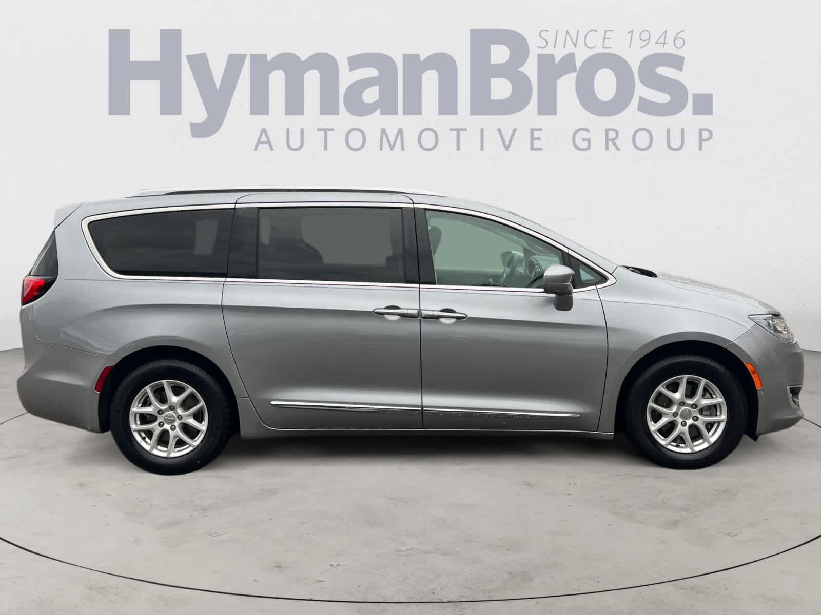 2020 Chrysler Pacifica Touring L photo 2
