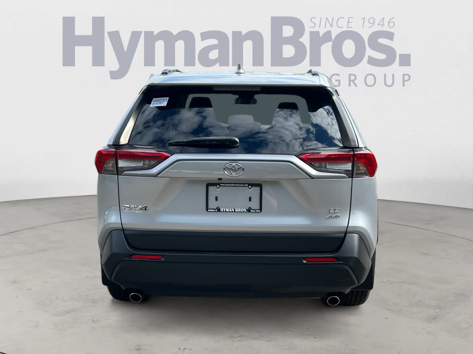 2019 Toyota RAV4 LE photo 4