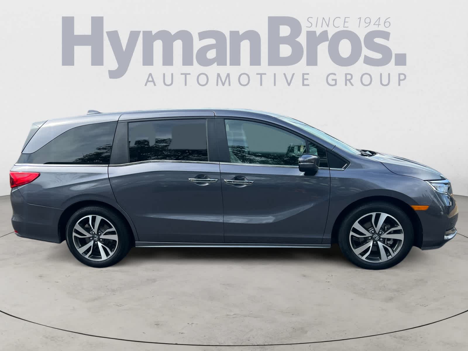 2024 Honda Odyssey Touring photo 2