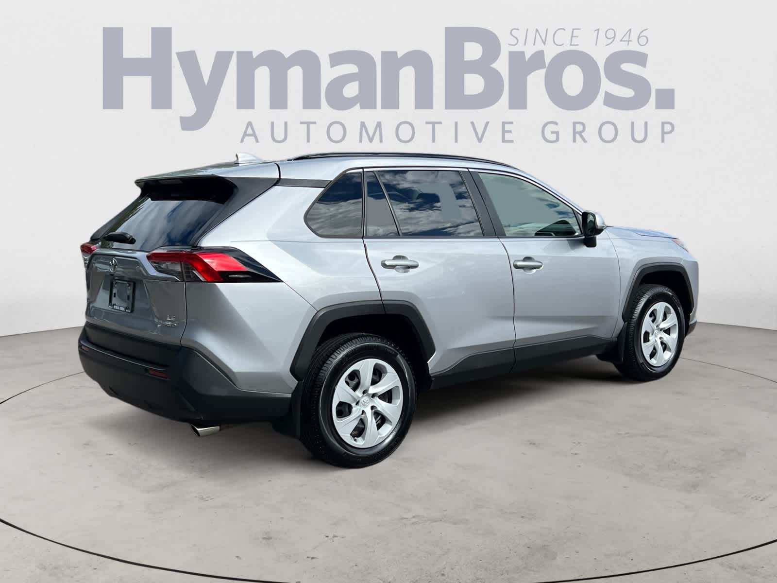 2019 Toyota RAV4 LE photo 3