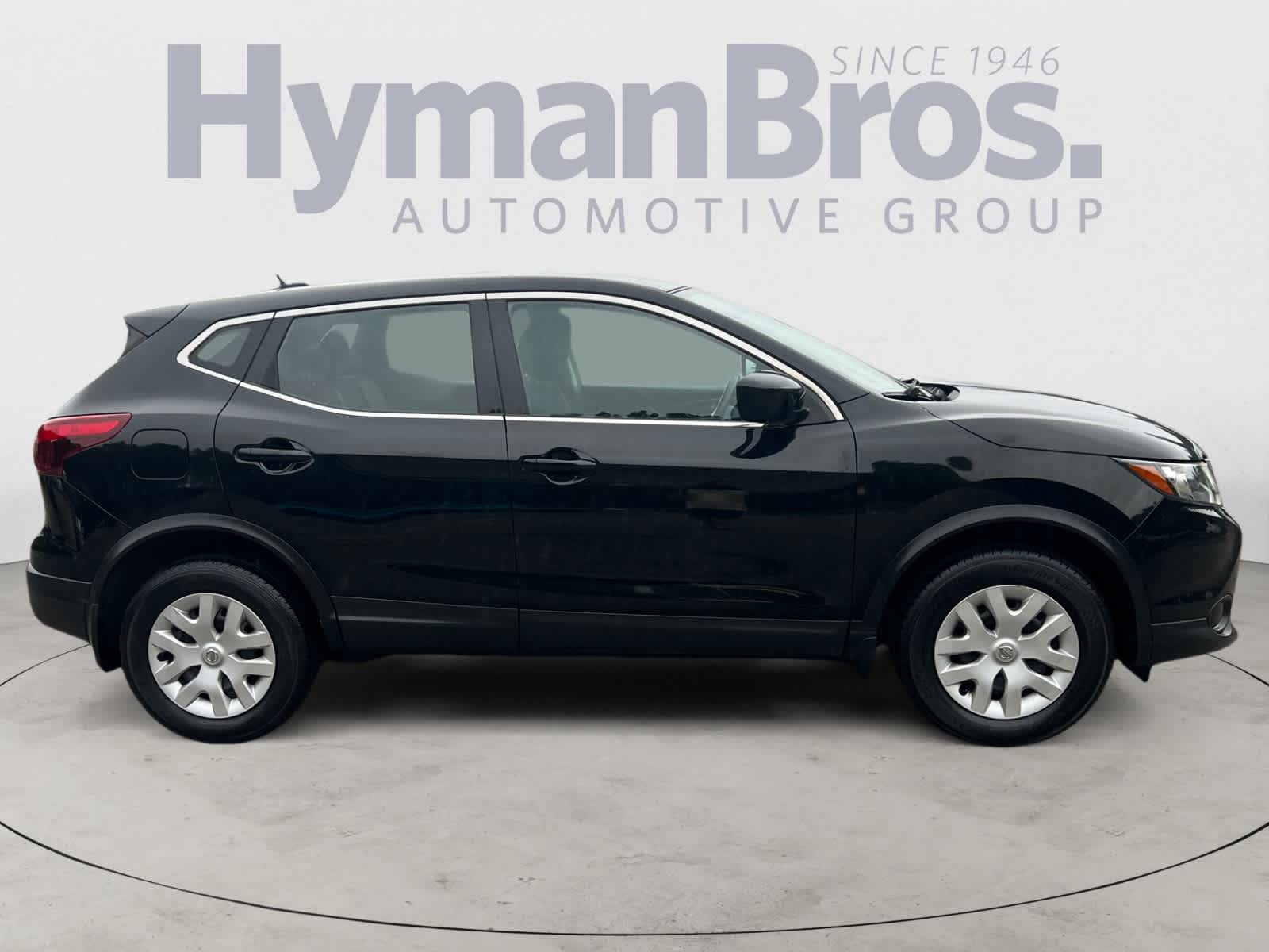 2019 Nissan Rogue Sport S photo 2