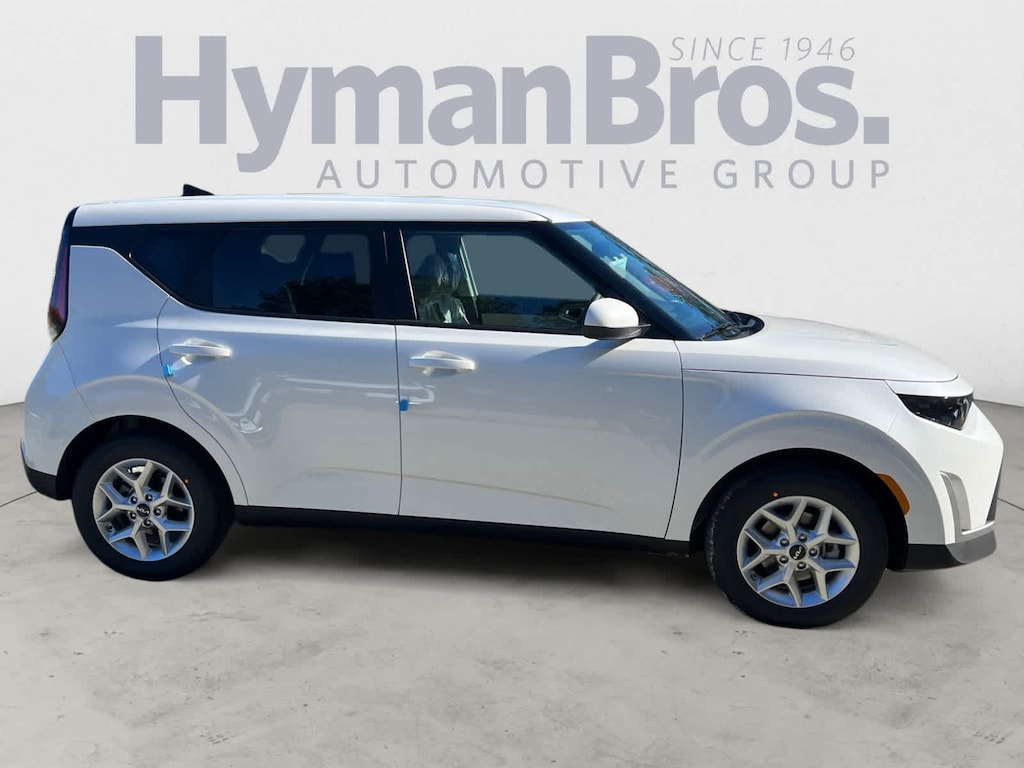 New 2025 Kia Soul LX FWD