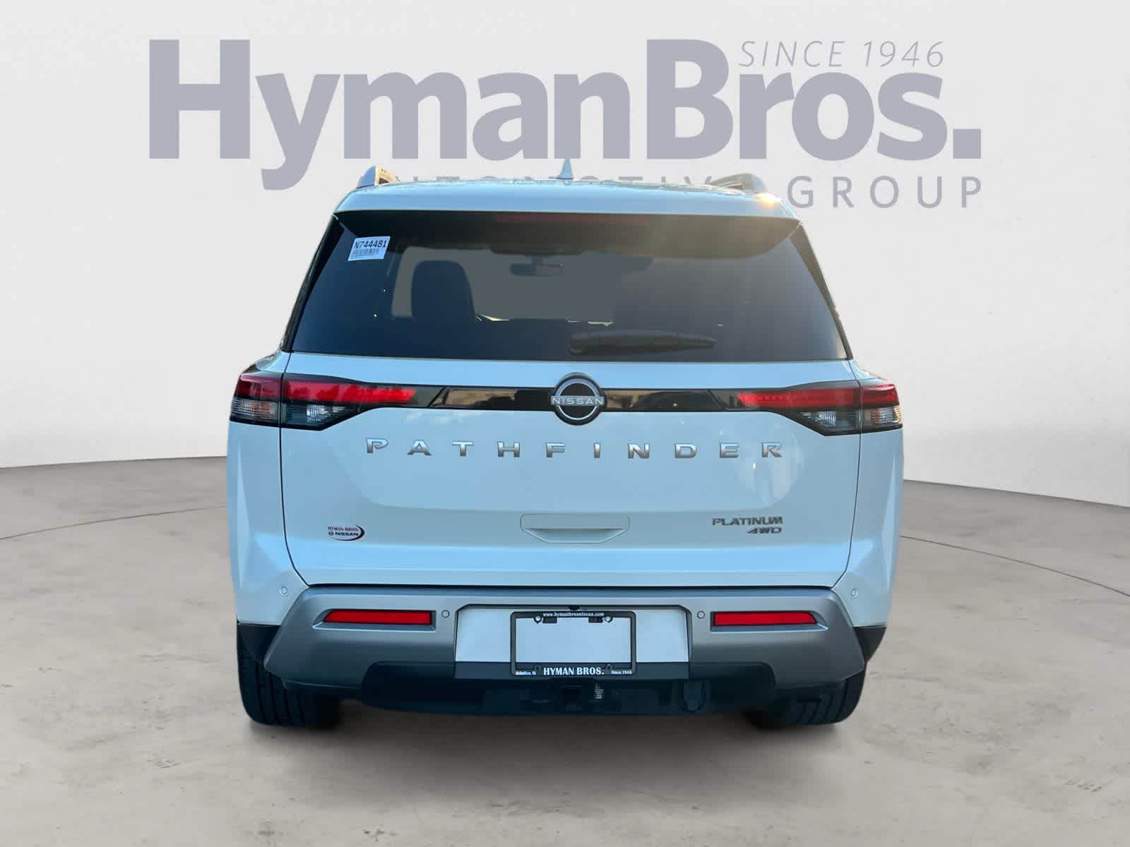2023 Nissan Pathfinder Platinum photo 2