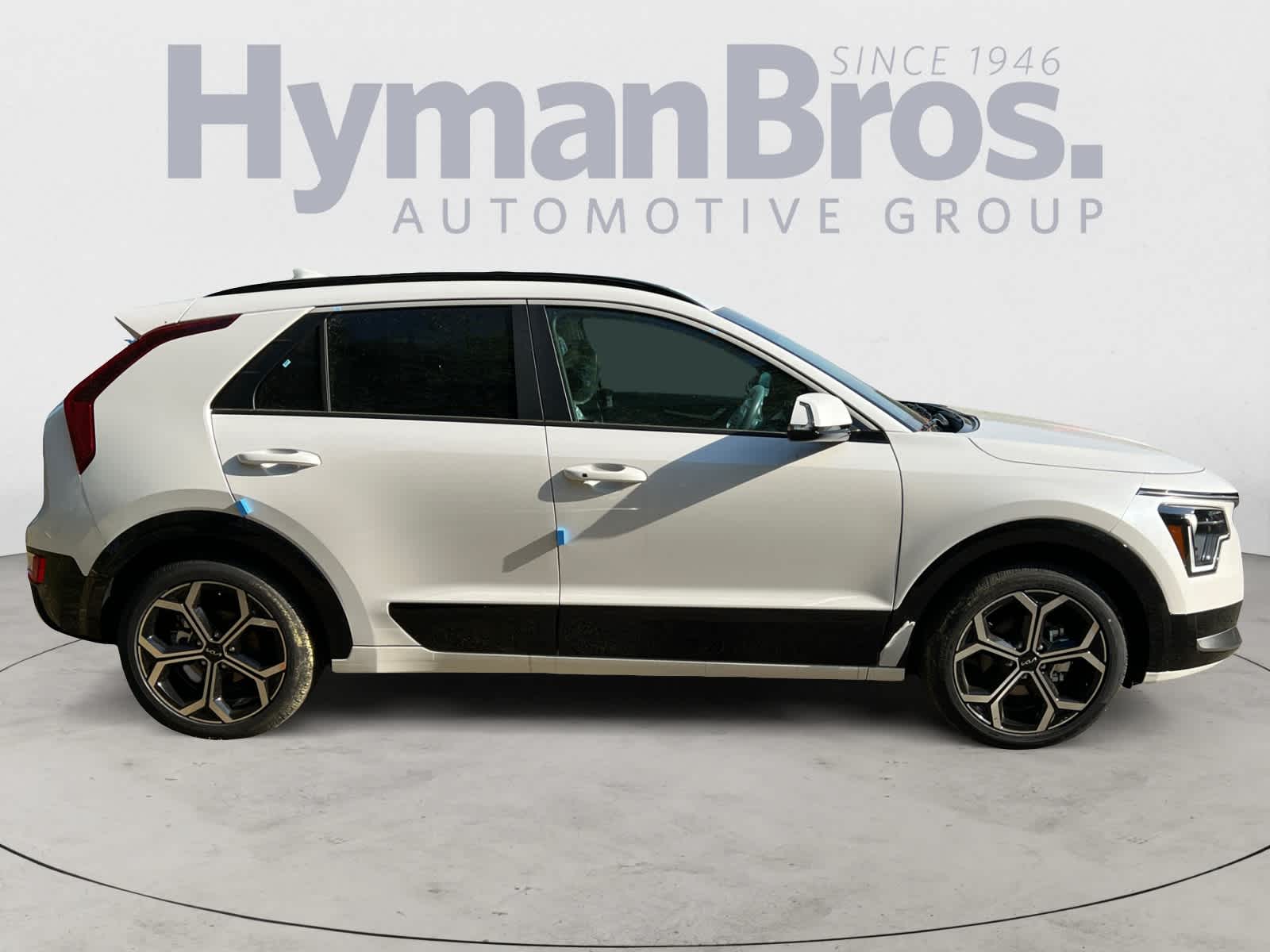 2025 Kia Niro EX Touring photo 2