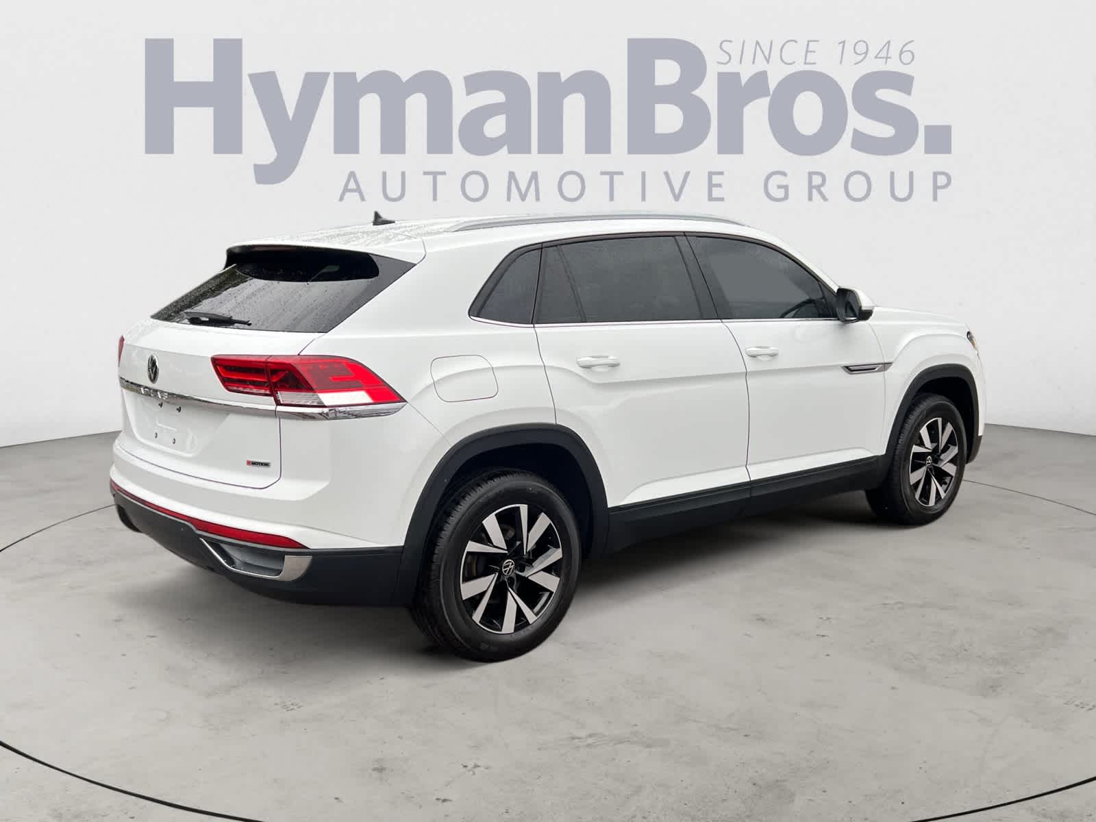 2022 Volkswagen Atlas Cross Sport SE photo 2